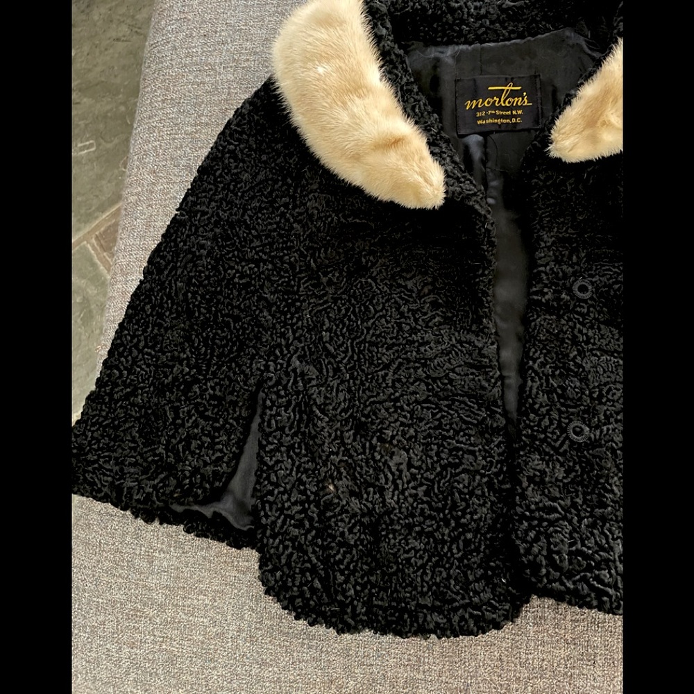 Black and Tan Fur Collar Jacket - Picture 3 of 11